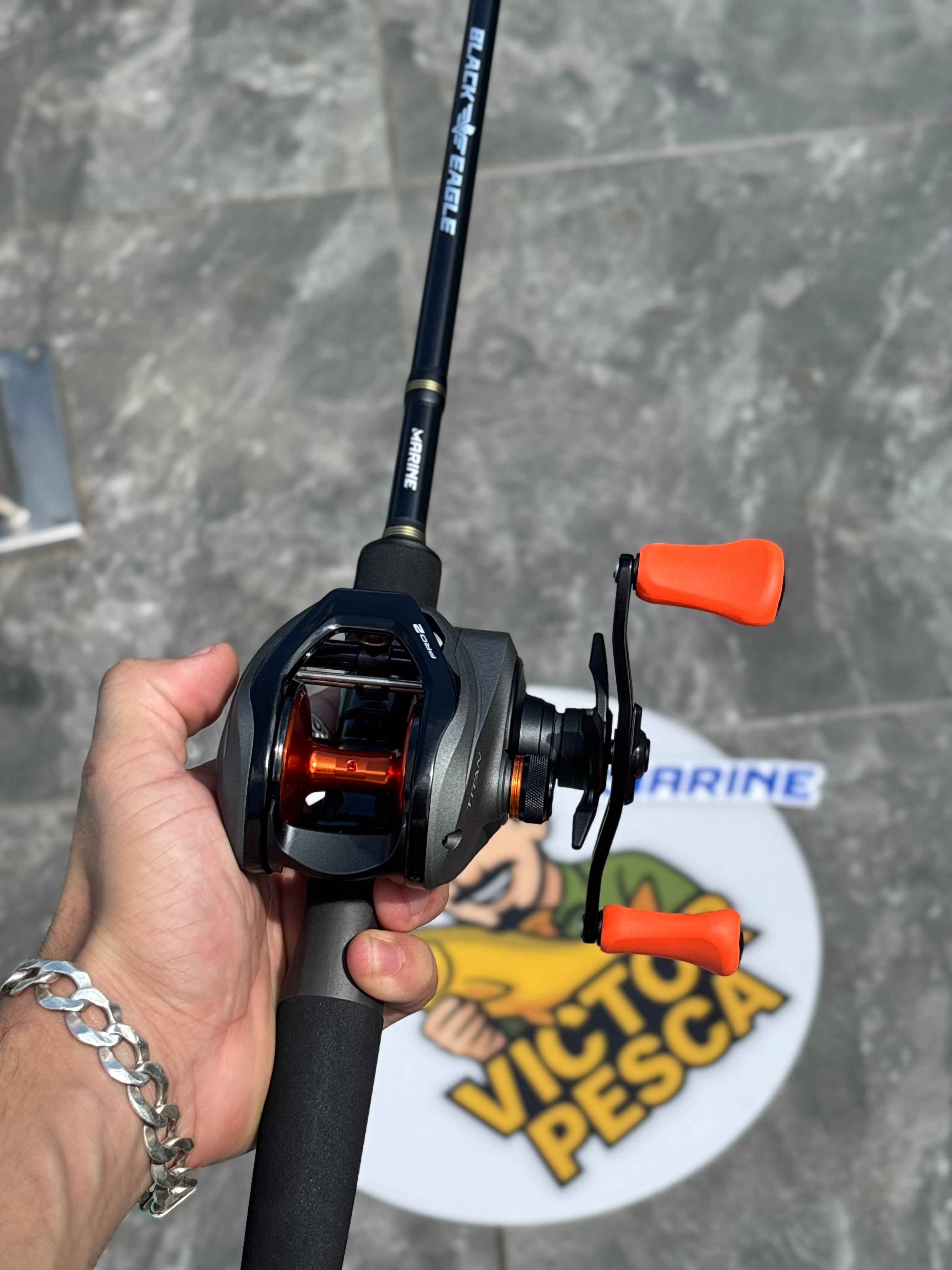 Kit Vara Black Eagle + Carretilha Titan Pro 2 BG 8000 – Força Bruta para Grandes Peixes!