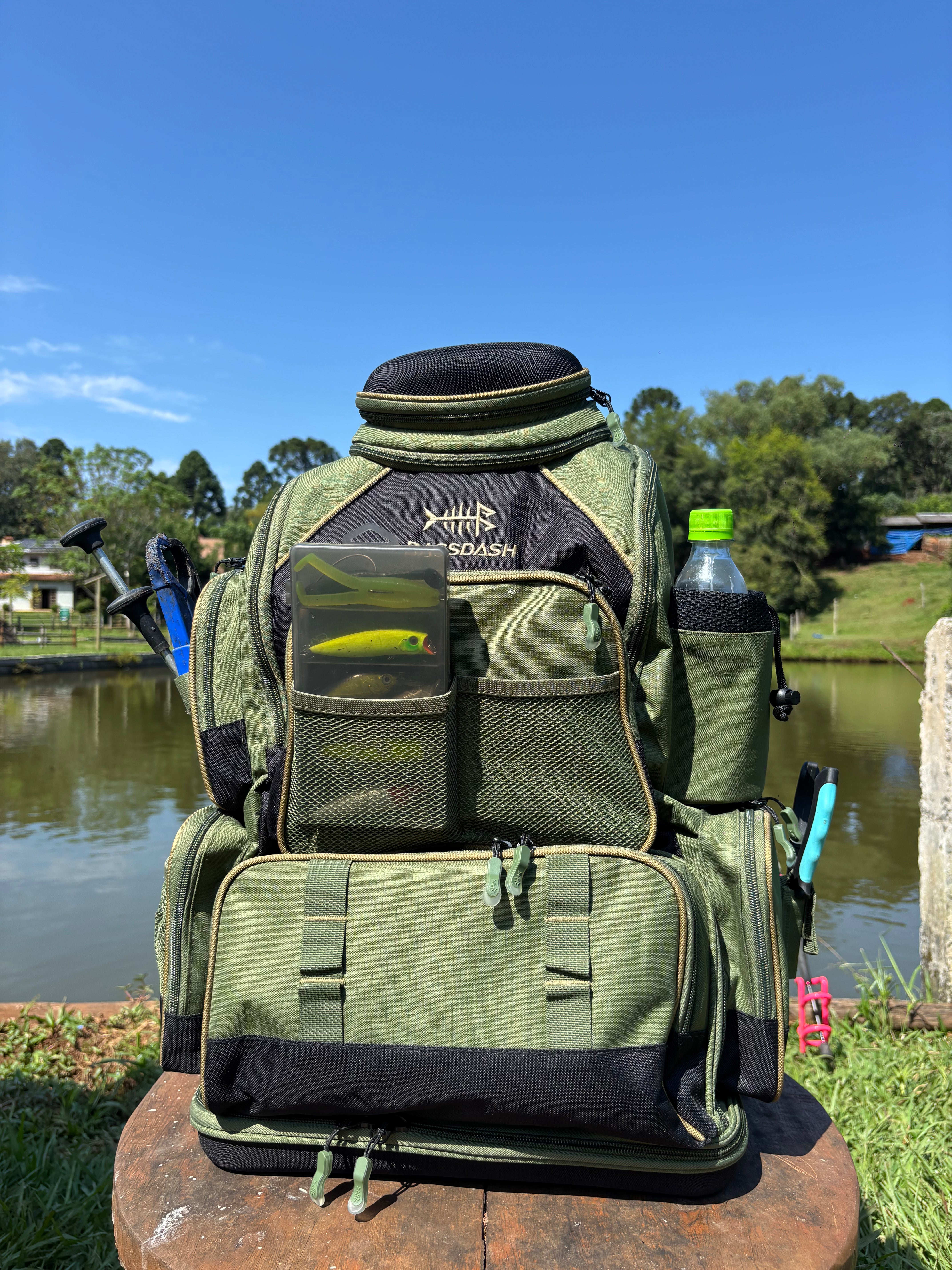 Mochila de Pesca Multifuncional Bassdash com Capa de Chuva