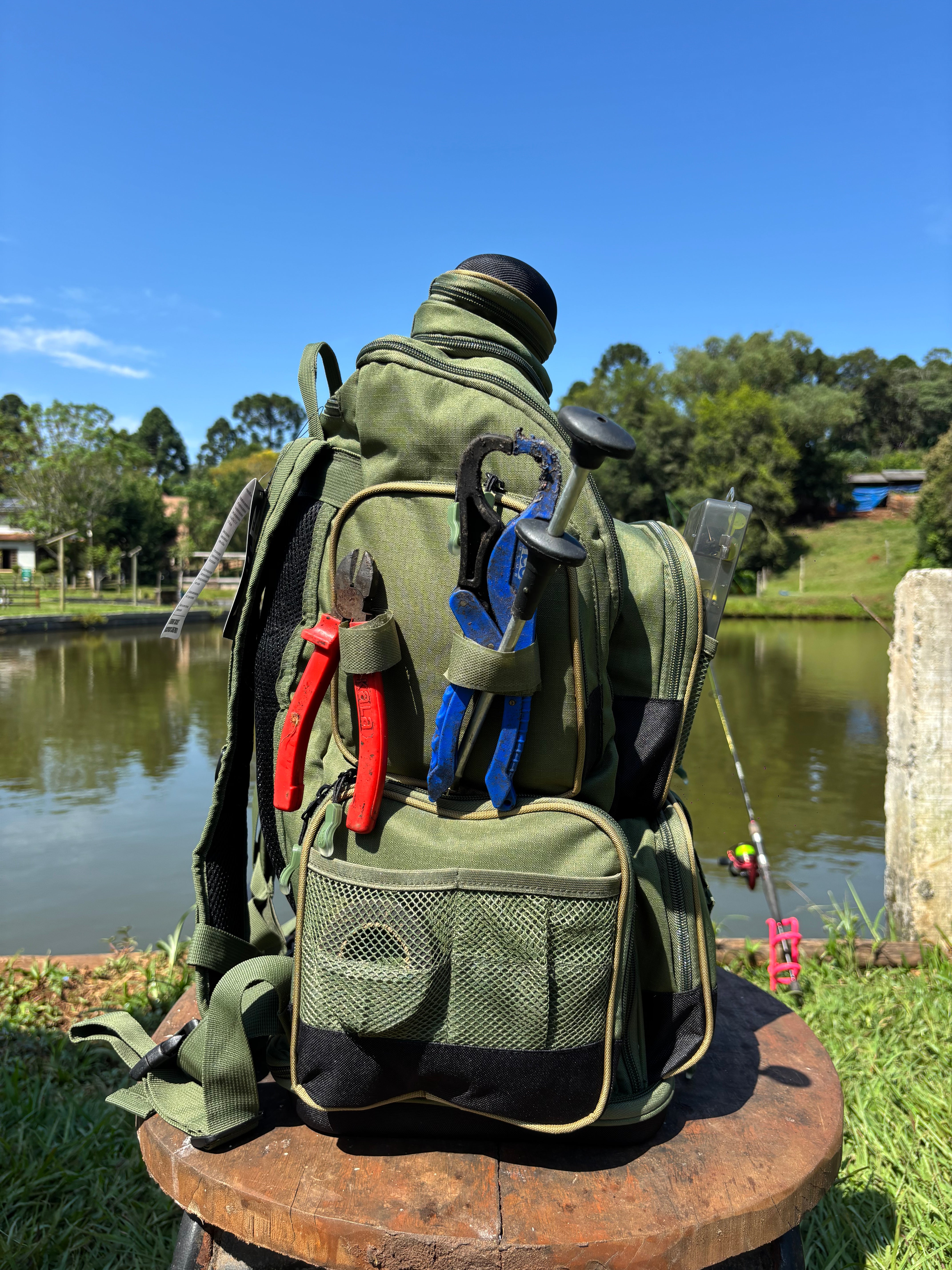 Mochila de Pesca Multifuncional Bassdash com Capa de Chuva